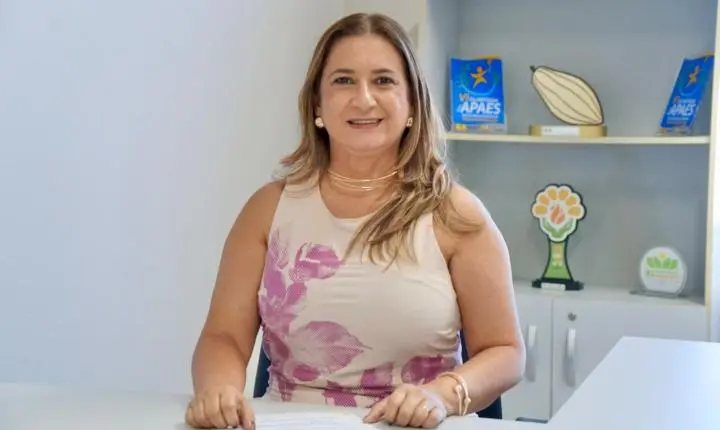 MOANA MEIRA É REELEITA POR ACLAMAÇÃO PARA PRESIDIR A FEAPAES-BA NO TRIÊNIO 2027/2029
