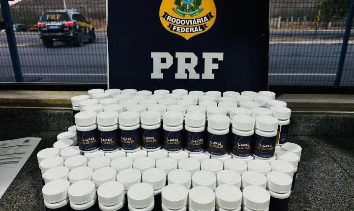 PRF APREENDE MAIS DE 35 MIL COMPRIMIDOS DE MEDICAMENTO PARA EMAGRECIMENTO EM ÔNIBUS NA BR-116, EM JEQUIÉ 